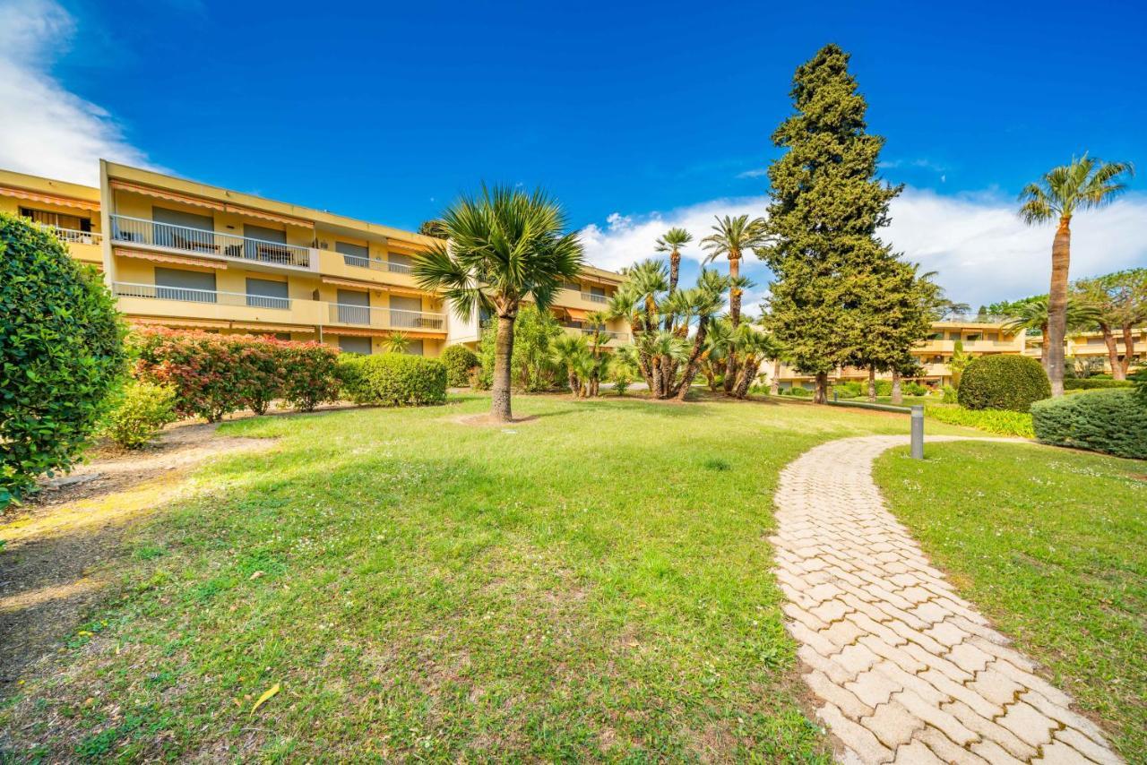 Spacious Apartment At A 5 Min Walk From The Beach Antibes Bagian luar foto