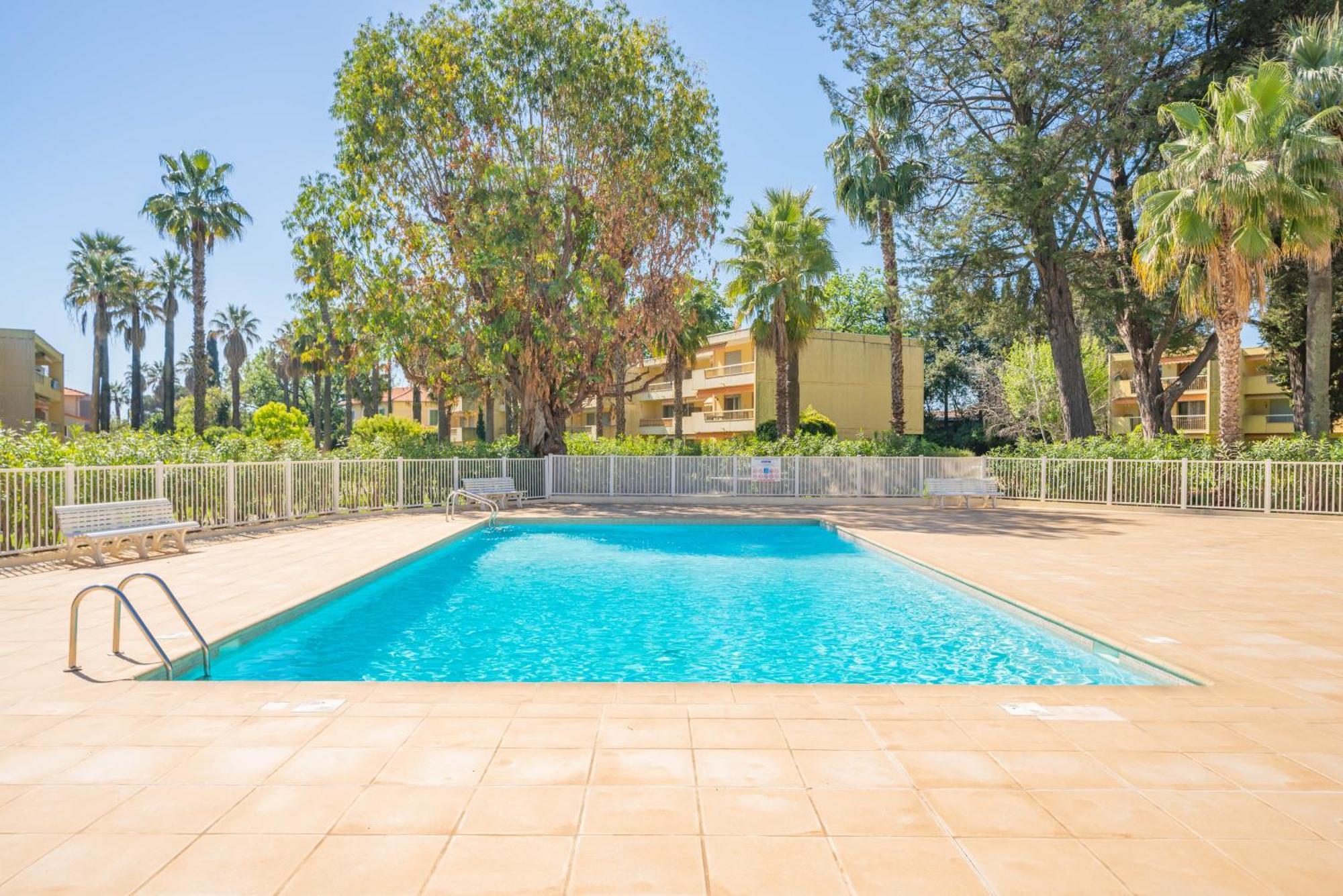 Spacious Apartment At A 5 Min Walk From The Beach Antibes Bagian luar foto